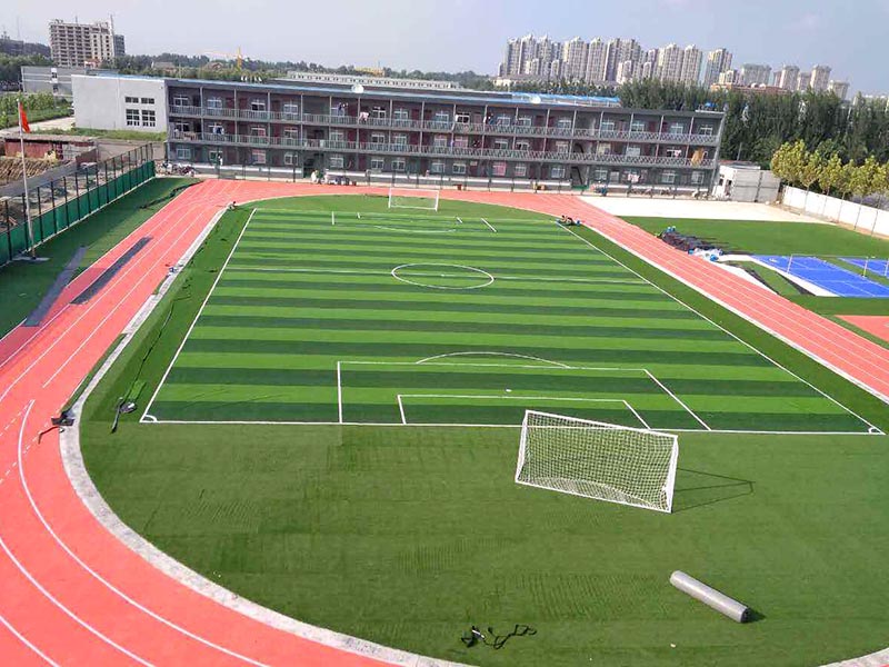 學校到底適合做哪種塑膠跑道材料？