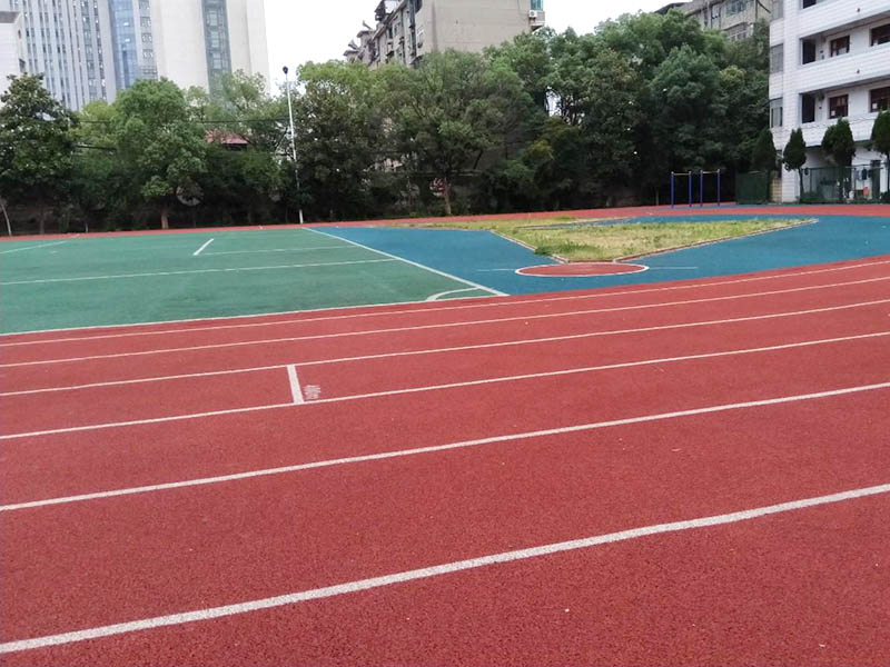 透氣型塑膠跑道多少錢一平方？標準價格！