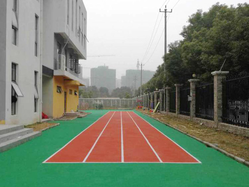 塑膠跑道是否為透水鋪裝？