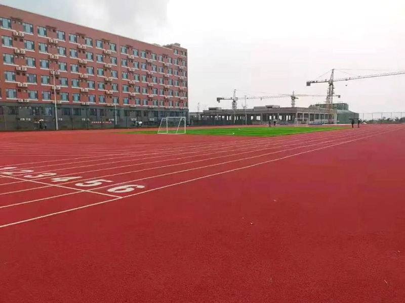 校園塑膠跑道為何受追捧？